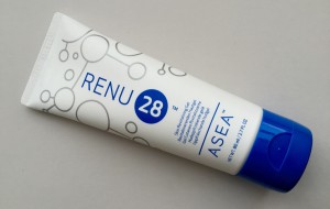 Renu 28 i 80 ml tub. Andra format förekommer.