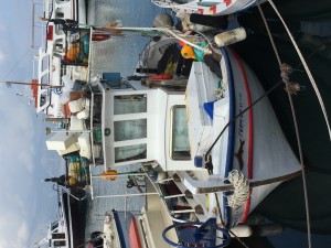 Lite rolig mindre fiskebåt i Korfu hamn